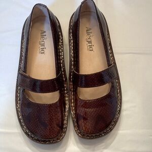 Alegria by PGLite Brown Mary Jane Shoes size 36 per chart size 6 - 6.5.